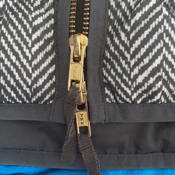 J Crew Gray Herringbone Puffer Vest - Size Small - Picture 4 of 4